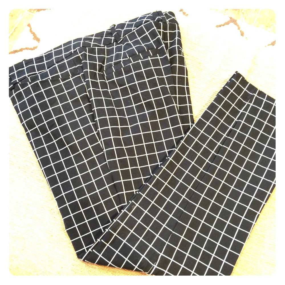 Worthington Size 4 B/W ankle pants